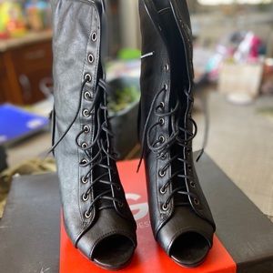 Heel boots
